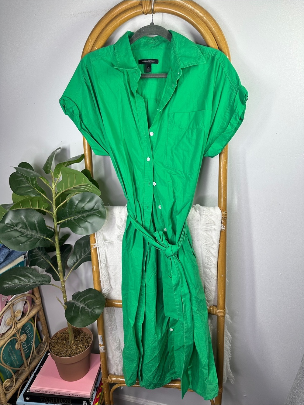 Banana Republic Green Short Sleeve Midi Dress sz M